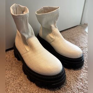TOPSHOP Chunky Platform Sock Boots in White Crocodile